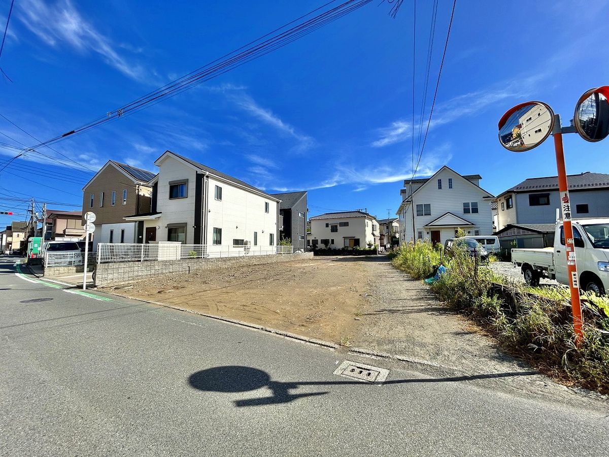 前面道路含む外観