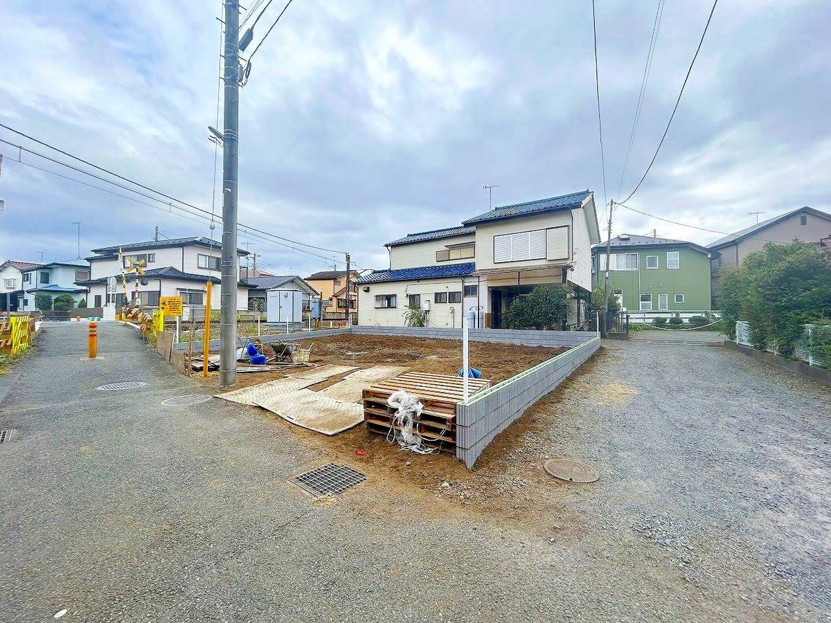 前面道路含む外観