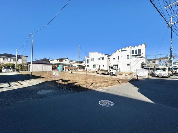 前面道路含む外観