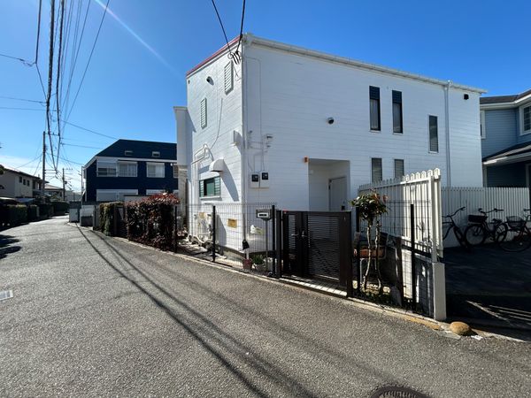 前面道路含む外観