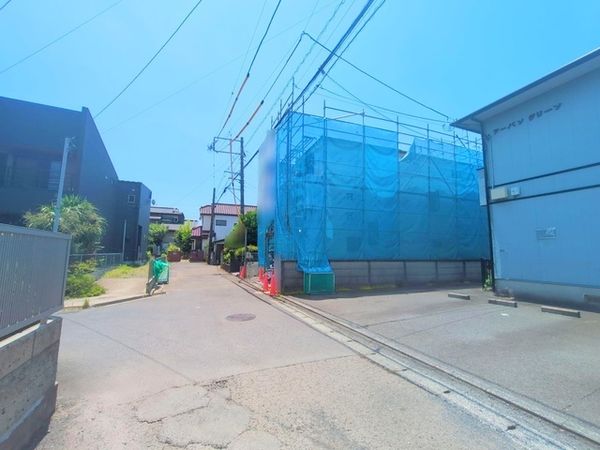 茅ヶ崎市柳島2丁目 新築戸建 前面道路含む外観