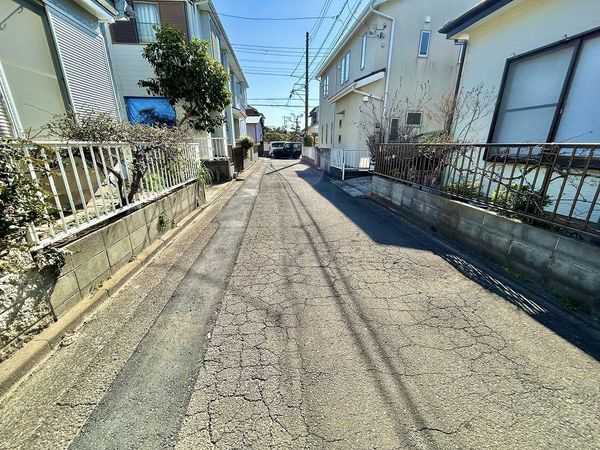 前面道路含む外観