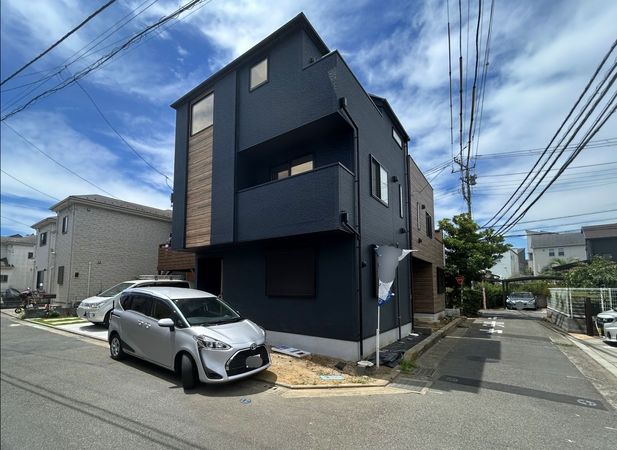 茅ヶ崎市柳島1丁目 新築戸建 1号棟 前面道路含む外観 茅ヶ崎市柳島1丁目 新築戸建 1号棟 前面道路含む外観