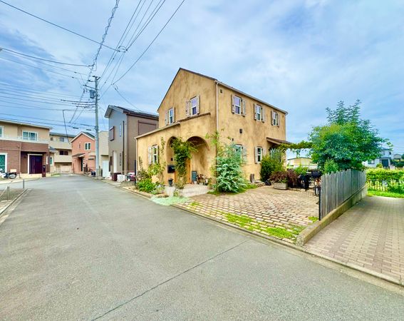 高座郡寒川町宮山 戸建 前面道路含む外観