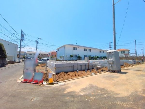 前面道路含む外観