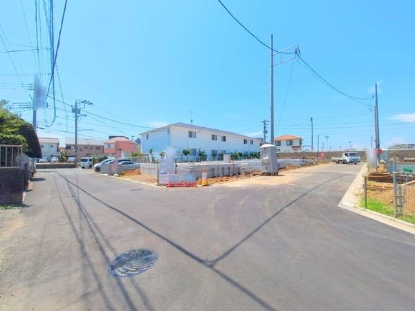 前面道路含む外観