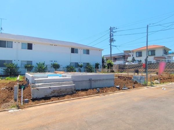 前面道路含む外観