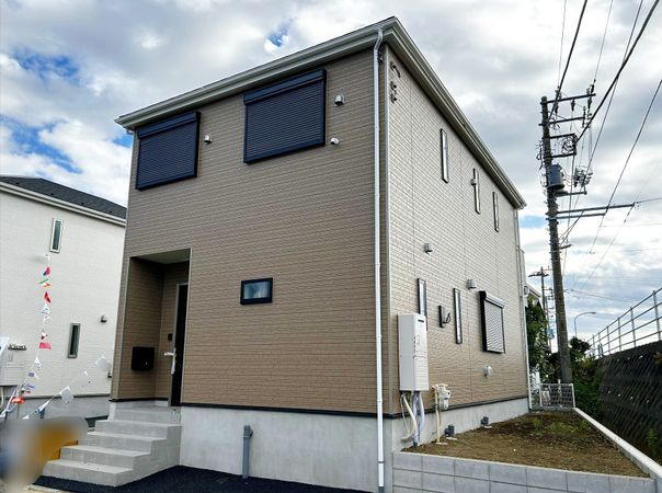 茅ヶ崎市柳島2丁目 新築戸建 4号棟 前面道路含む外観