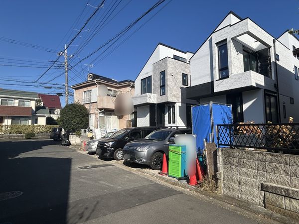 茅ヶ崎市松風台 新築戸建B号棟 前面道路含む外観