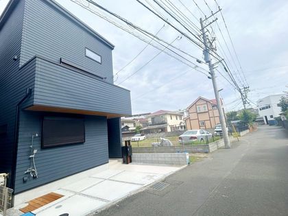 茅ヶ崎市柳島海岸 新築B号棟 前面道路含む外観