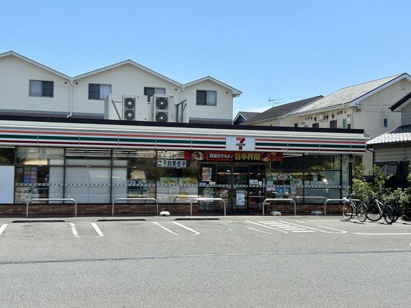 茅ヶ崎市萩園 新築戸建 3号棟 セブンイレブン茅ヶ崎萩園北店(約590m) セブンイレブン茅ヶ崎萩園北店(約590m)