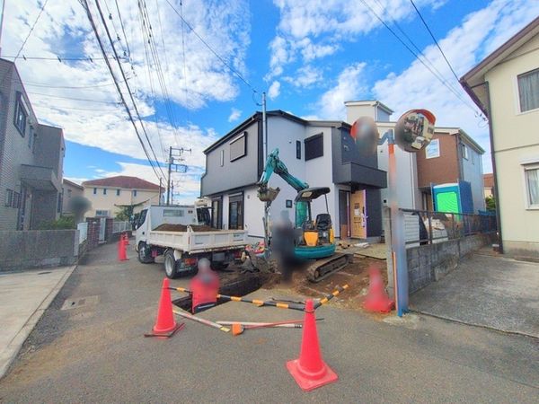 茅ヶ崎市松が丘2丁目 新築戸建 1号棟 前面道路含む外観 茅ヶ崎市松が丘2丁目 新築戸建 1号棟 前面道路含む外観