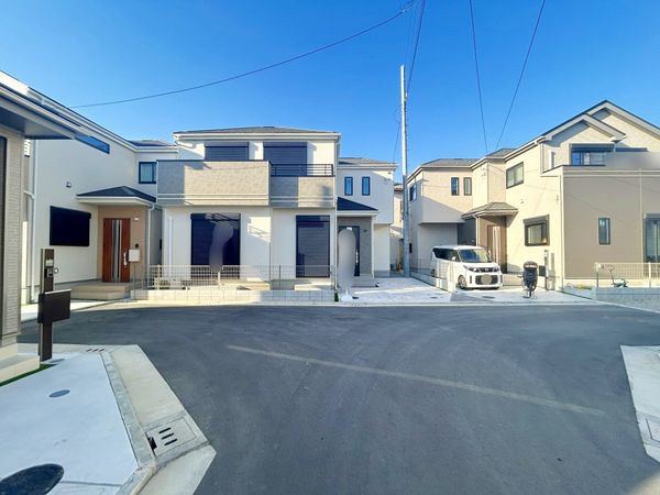 前面道路含む外観