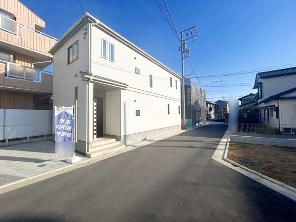 前面道路含む外観