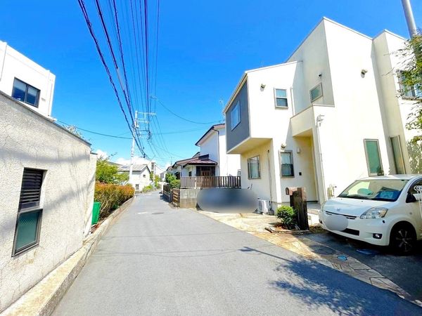 茅ヶ崎市十間坂3丁目 戸建 前面道路含む外観