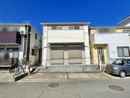 茅ヶ崎市菱沼1丁目 戸建 前面道路含む外観