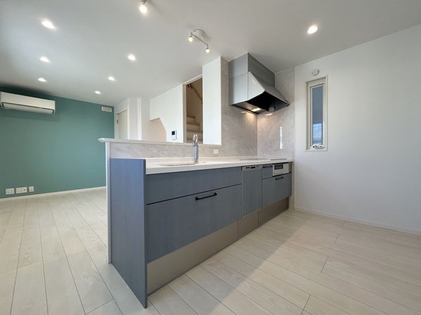 茅ヶ崎市中海岸3丁目 中古戸建 リビング