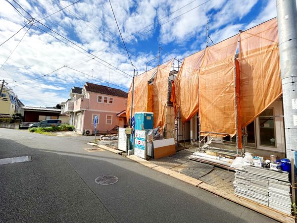 茅ヶ崎市室田3丁目 2号棟 新築戸建 前面道路含む外観