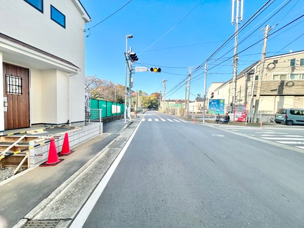 茅ヶ崎市萩園 新築戸建 6号棟 前面道路含む外観 茅ヶ崎市萩園 新築戸建 6号棟 前面道路含む外観