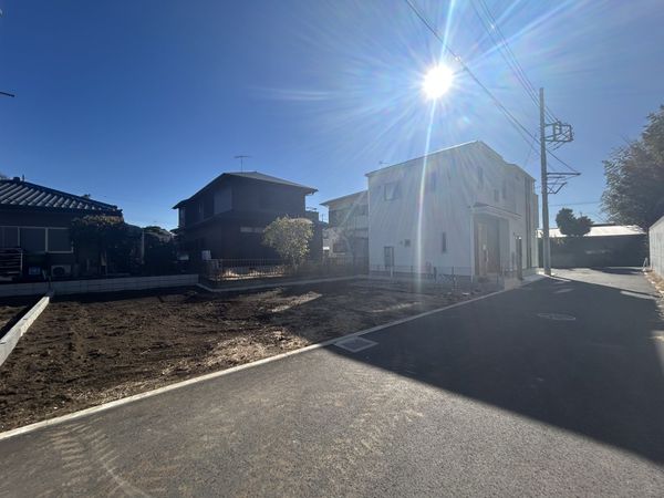 茅ヶ崎市高田1丁目 新築戸建 2号棟 前面道路含む外観 茅ヶ崎市高田1丁目 新築戸建 2号棟 前面道路含む外観