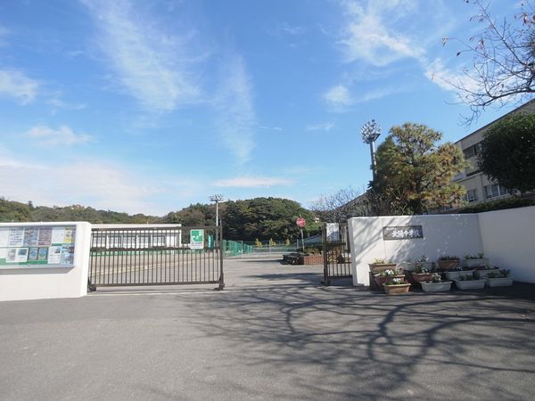 茅ヶ崎市立北陽中学校（約1900ｍ）