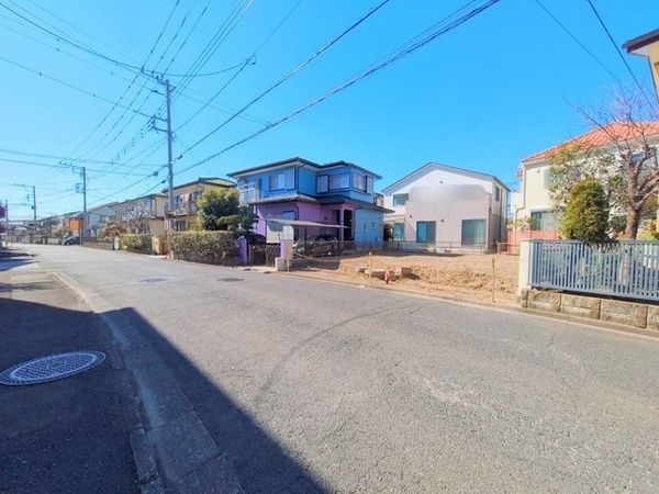 高座郡寒川町宮山 新築戸建 前面道路含む外観 高座郡寒川町宮山 新築戸建 前面道路含む外観