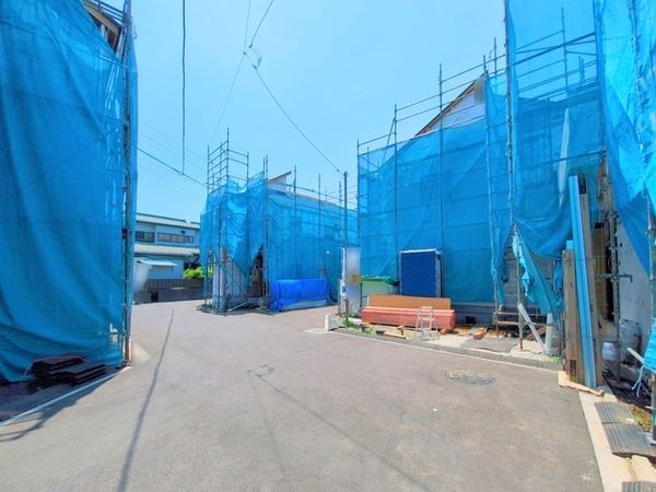 高座郡寒川町小谷2丁目 新築戸建 5号棟 前面道路含む外観 高座郡寒川町小谷2丁目 新築戸建 5号棟 前面道路含む外観