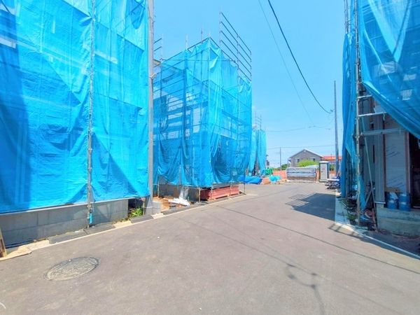 高座郡寒川町小谷2丁目 新築戸建 8号棟 前面道路含む外観 高座郡寒川町小谷2丁目 新築戸建 8号棟 前面道路含む外観