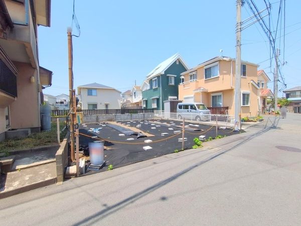前面道路含む外観