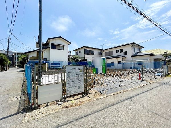 前面道路含む外観