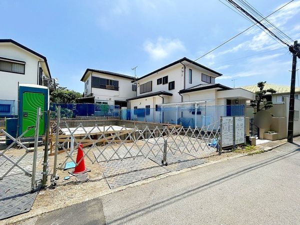 前面道路含む外観