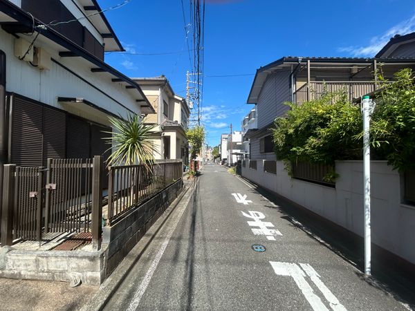 前面道路含む外観