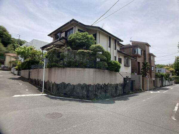 鎌倉市城廻 土地 前面道路含む外観 鎌倉市城廻 土地 前面道路含む外観