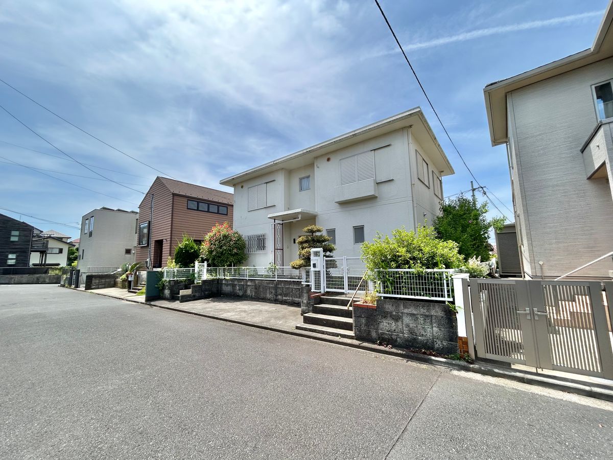 前面道路含む外観