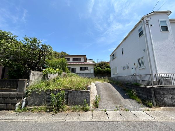 鎌倉市城廻 土地 前面道路含む外観 鎌倉市城廻 土地 前面道路含む外観