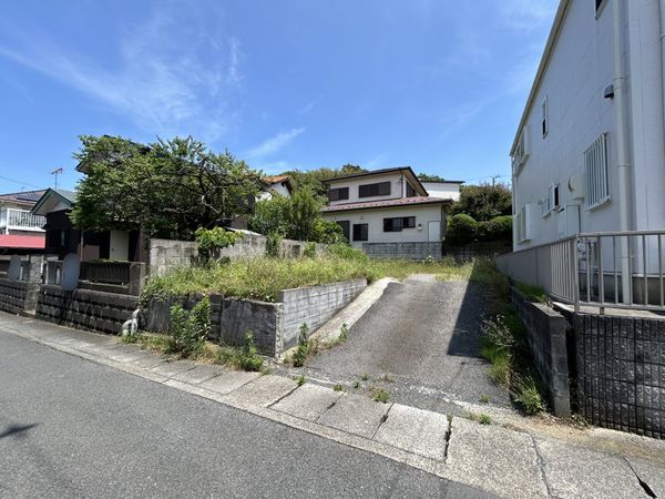 鎌倉市城廻 土地 前面道路含む外観 鎌倉市城廻 土地 前面道路含む外観