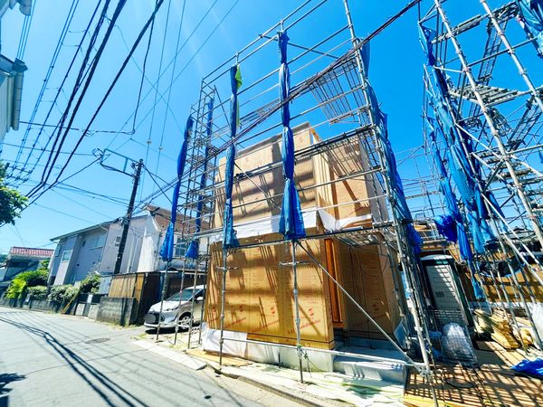 前面道路含む外観