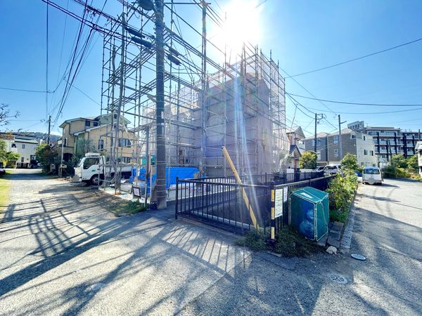 鎌倉市大船4丁目 新築戸建1号棟 前面道路含む外観 前面道路含む外観