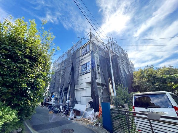 前面道路含む外観