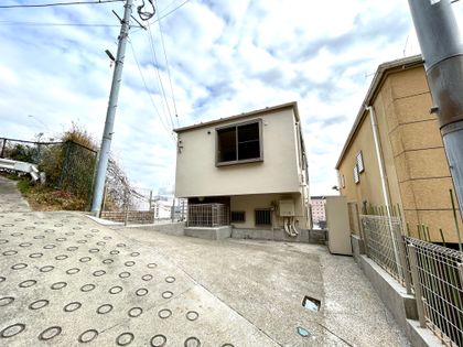 鎌倉市岡本2丁目 戸建 前面道路含む外観