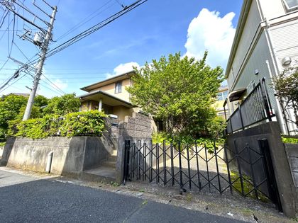 鎌倉市今泉台4丁目 戸建 前面道路含む外観