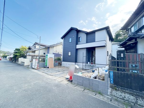 鎌倉市今泉台7丁目 新築戸建 前面道路含む外観 鎌倉市今泉台7丁目 新築戸建 前面道路含む外観