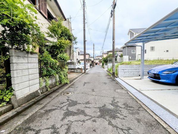 前面道路含む外観