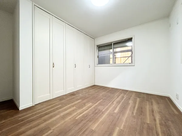 2階洋室（約6.5帖）