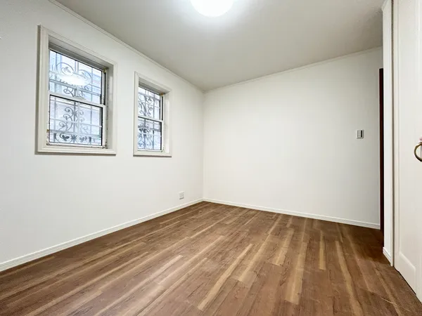 2階洋室（約6.5帖）