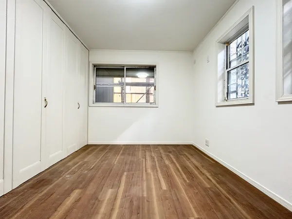 2階洋室（約6.5帖）