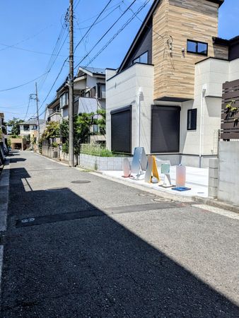 前面道路含む外観