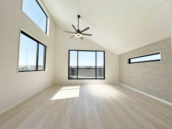 戸塚区秋葉町 新築戸建 リビング