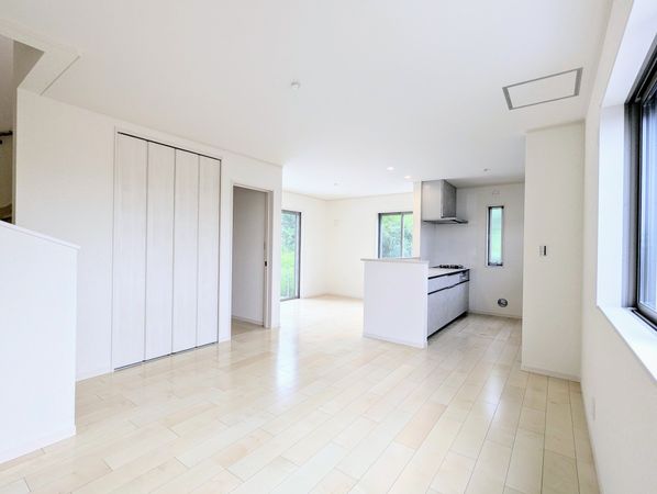 戸塚区上柏尾町 新築戸建 リビング