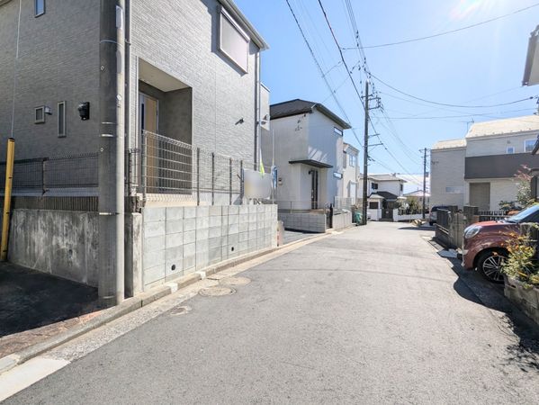 前面道路含む外観